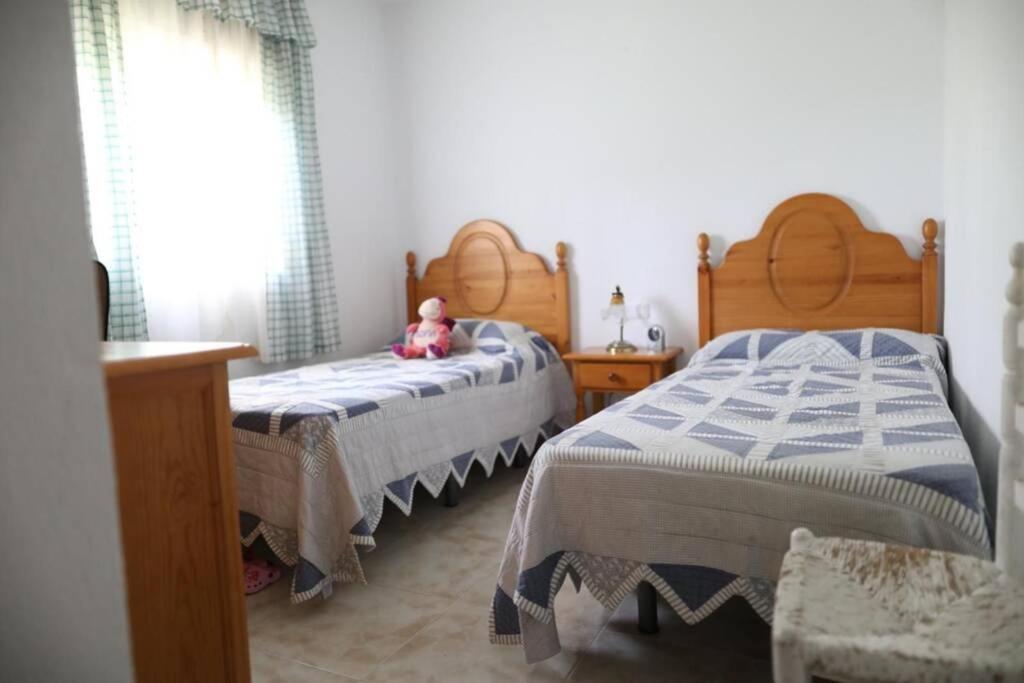 Chalet Con Piscina, Amplio Jardin Y Aire Acondicionado ชิกลานา เด ลา ฟรอนเตรา ภายนอก รูปภาพ