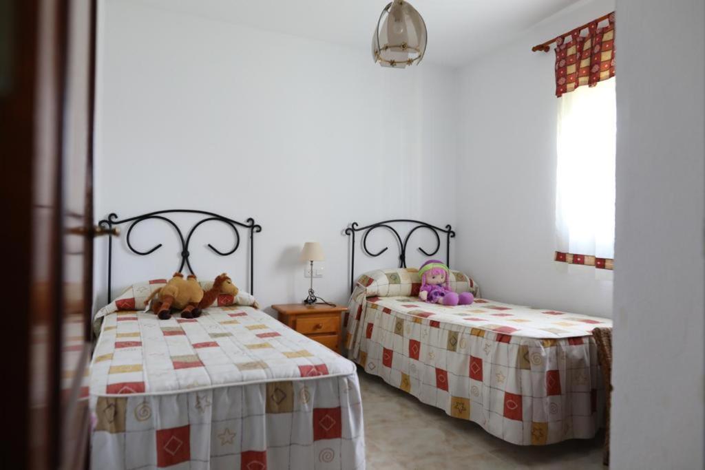 Chalet Con Piscina, Amplio Jardin Y Aire Acondicionado ชิกลานา เด ลา ฟรอนเตรา ภายนอก รูปภาพ