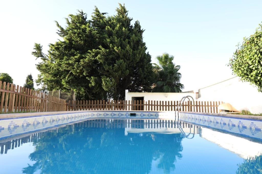 Chalet Con Piscina, Amplio Jardin Y Aire Acondicionado ชิกลานา เด ลา ฟรอนเตรา ภายนอก รูปภาพ