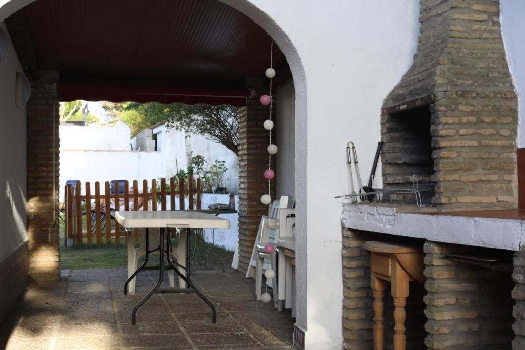 Chalet Con Piscina, Amplio Jardin Y Aire Acondicionado ชิกลานา เด ลา ฟรอนเตรา ภายนอก รูปภาพ